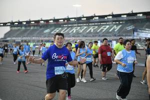 BIB: 51900
                            <button type="button" onclick="openModal(10465955)" class="btn btn-primary btn-sm float-right btn-popup" data-toggle="modal" data-target=".modal-high-quality">
                        <i class="fas fa-shopping-cart"></i> Add to Cart
                    </button>
                                            <button type="button" onclick="isThisMe(10465955, true)" class="btn btn-success btn-sm float-right btn-popup btn-isme hidden" data-toggle="tooltip" data-placement="bottom" title="นี่คือรูปของคุณใช่ไหม คลิกที่นี่เพื่อเอาเข้าอัลบั้ม">
                        <i class="fas fa-plus"></i> Add to album
                    </button>
                    <button type="button" onclick="isThisMe(10465955, false)" class="btn btn-warning btn-sm float-right btn-popup btn-isnotme hidden">
                        <i class="fas fa-ban"></i> Remove from album
                    </button>